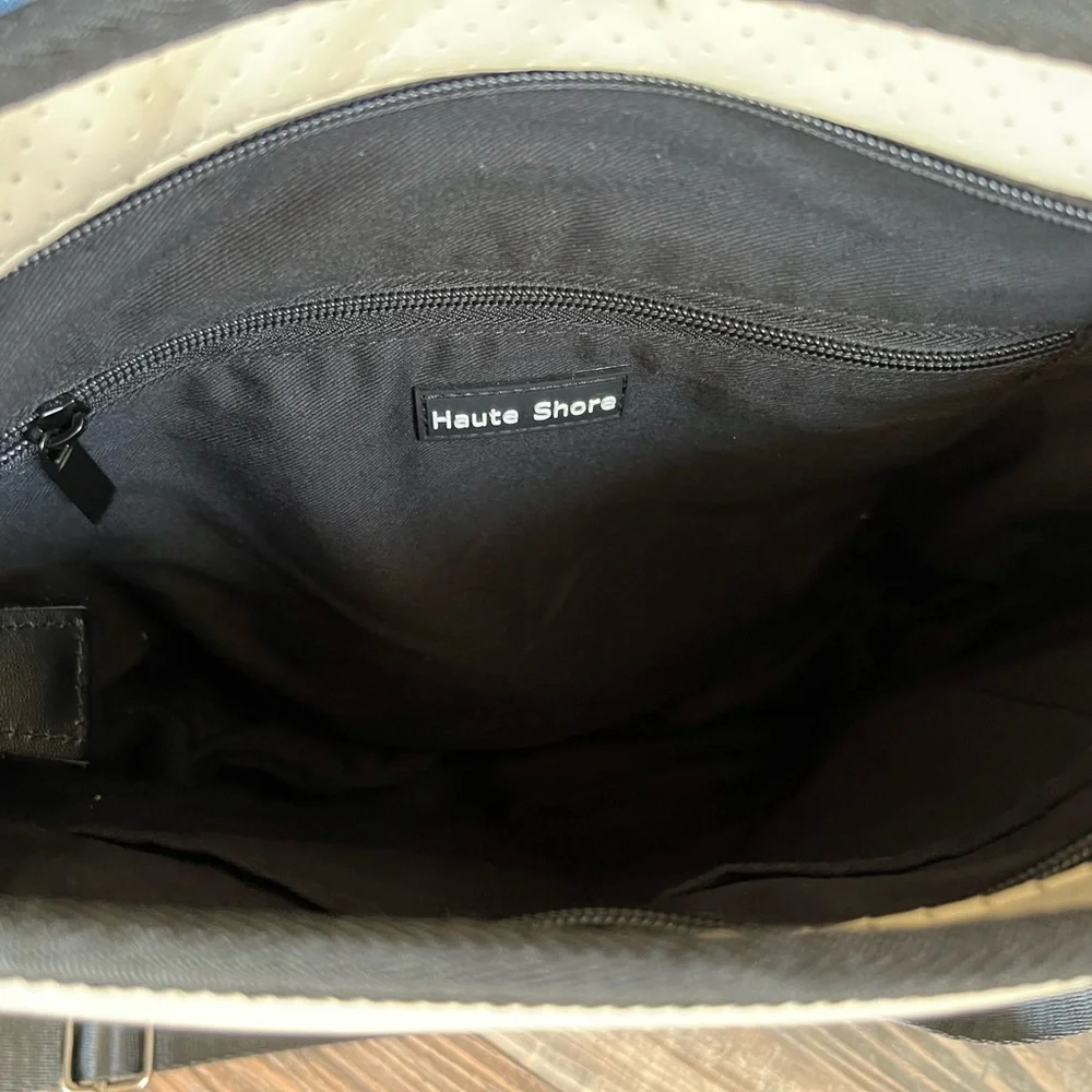 Sold!!! Haute Shore like new bag - Picture 4 of 6